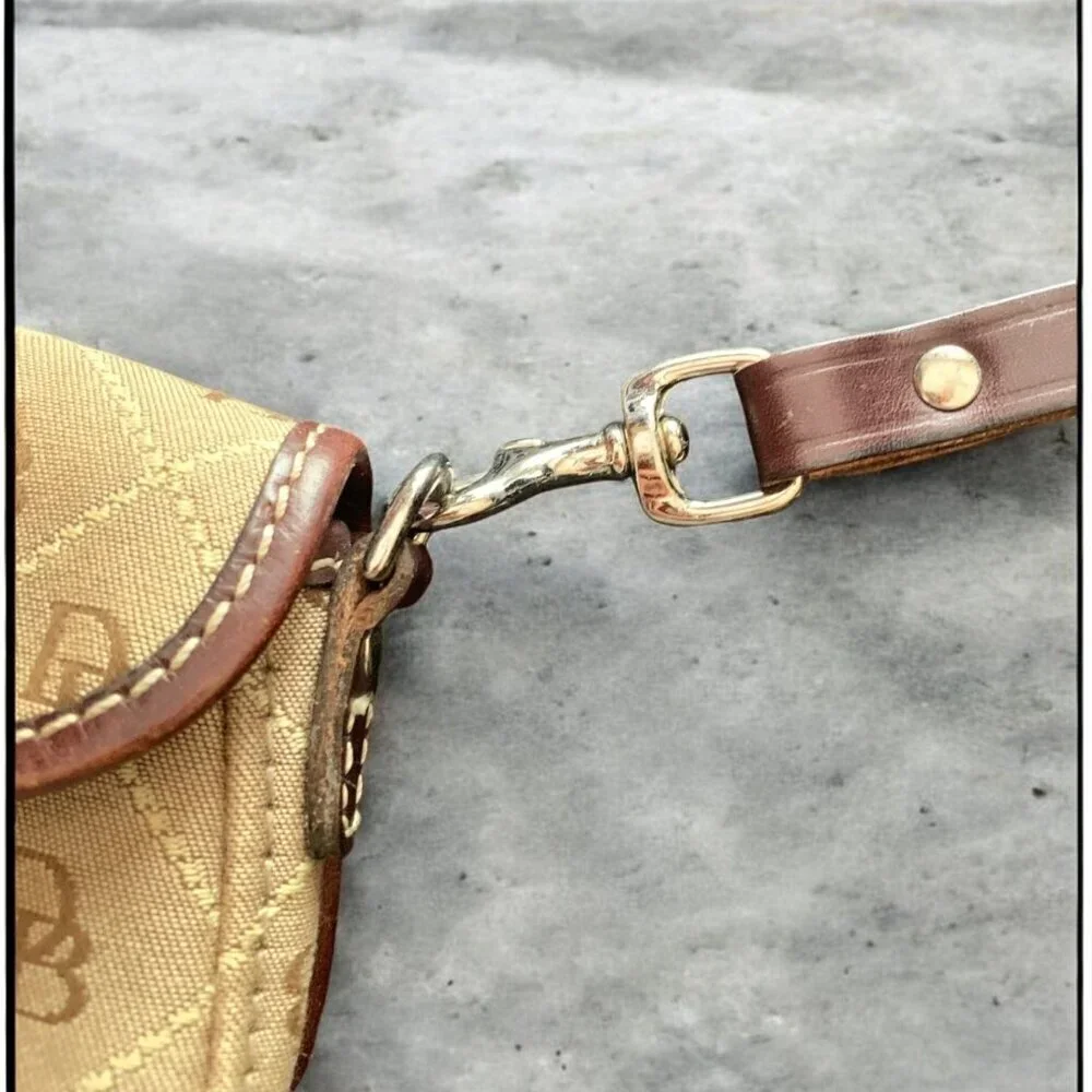 Dooney & Bourke Brown Wristlet Clutch Wallet Leather Wrist Strap Signature Logo